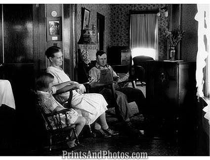 Early Radio Farm Family 0902