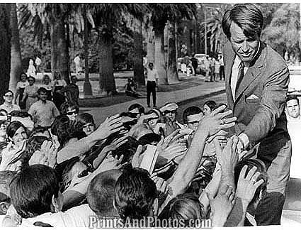 BOBBY KENNEDY 1968 Campaign  1038