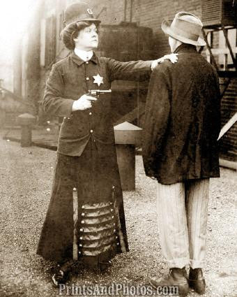 Early POLICE WOMAN Arrest 1228