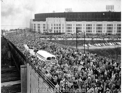 BROWNS 1950s Crowd  1529