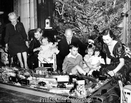 EISENHOWER & Family Christmas 1775
