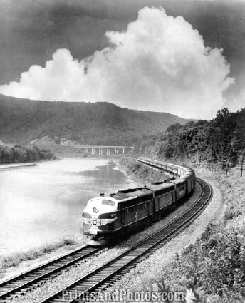 Erie LTD TRAIN Delaware River 19290