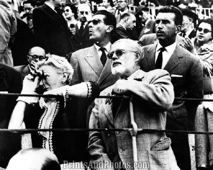 ERNEST HEMINGWAY & Wife Great 2157