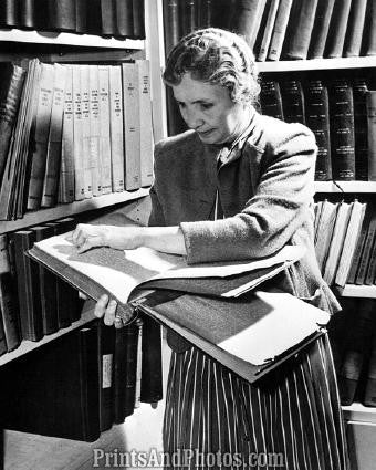 HELEN KELLER Reading  Braille  2229