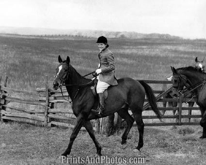 Jackie Kennedy Virginia Fox Hunt  2236