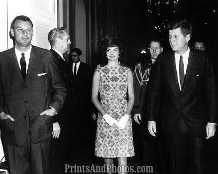 John F Kennedy & Jackie 1961 2246