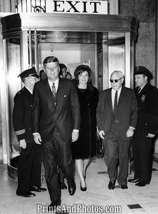 John F Kennedy & Jackie 2252