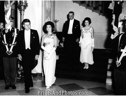 John F Kennedy & Jackie Go to Ball 2262