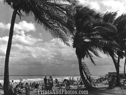 MIAMI BEACH FLORIDA 1950s 2374