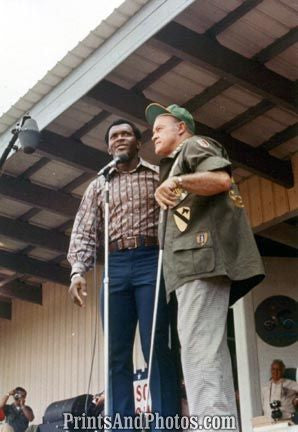Vietnam BOB HOPE  & VIDA BLUE  2438