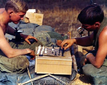 Vietnam SOLDIERS Playing Chess  2443 Vietnam SOLDIERS Playing Chess  2443