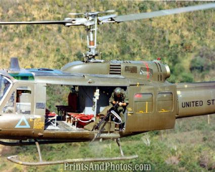 Vietnam Soldier M60 Machine Gun  2480 Vietnam Soldier M60 Machine Gun  2480