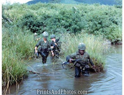 Vietnam Soldiers Cross River An Ke  2485 Vietnam Soldiers Cross River An Ke  2485