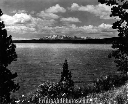 YELLOWSTONE PARK Lake Wyoming  2569