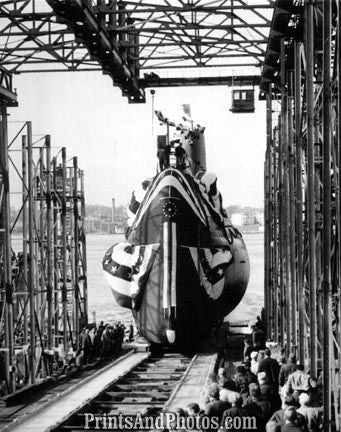 Mrs Eisenhower Christens NAUTILUS SUB 2712