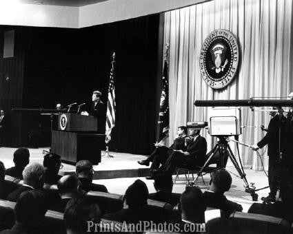 John F Kennedy at Podium 2784