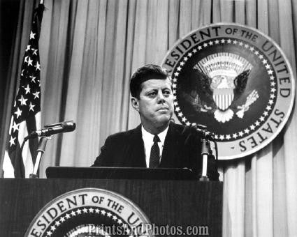 John F Kennedy at Podium 2814