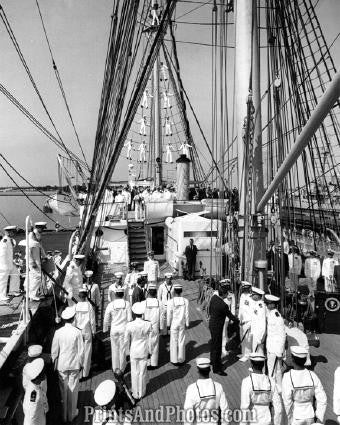 John F Kennedy & NAVY Sailors 2846