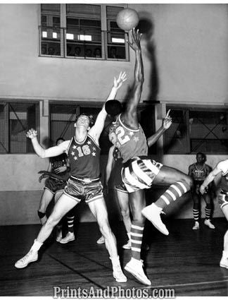 GLOBETROTTERS in Paris 1950  3124