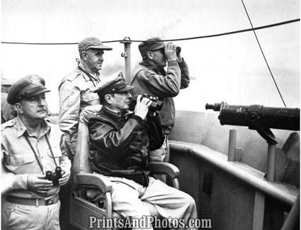 GEN DOUGLAS McARTHUR w/ INCHON 3355
