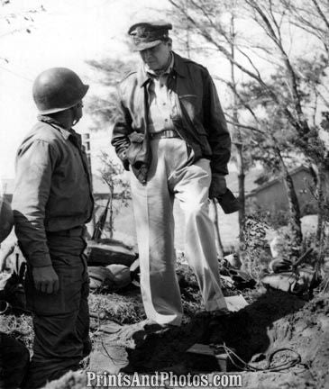 General McArthur & Marines Sgt WWII  3359