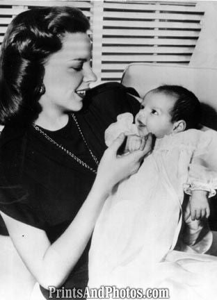 Judy Garland w/ Baby Liza  3367