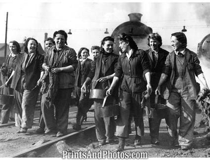 WWII Women On The Railways 3571
