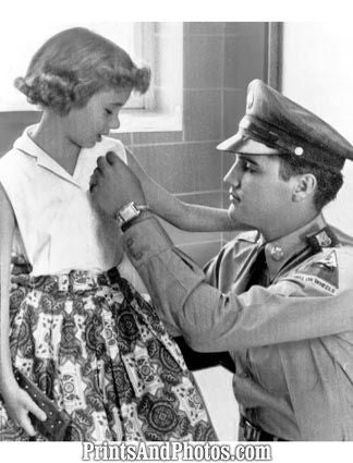 Elvis & Girl Army 5034
