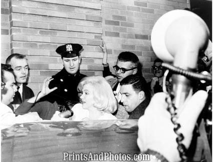 Marilyn Monroe Hospital 5056