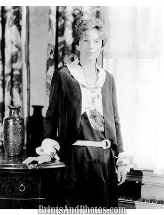 Pilot Amelia Earhart Portrait 5209