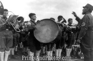 Nazi Bandmaster Conducs 6439