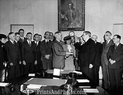 Truman Takes Oath  6672