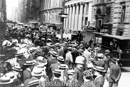 Men Crowd Wall Street late 20s  7181