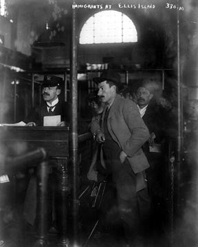 Immigrant Ellis Island 1910 7216