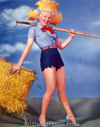 BETTY GRABLE Farmer Pinup 1126