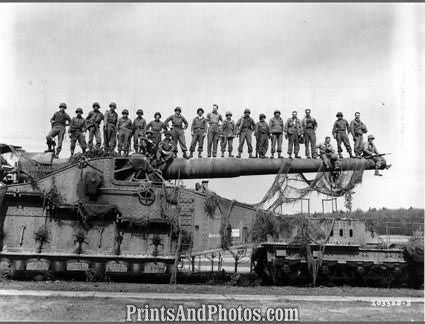 WWII  Troops on Tank Gun 2046
