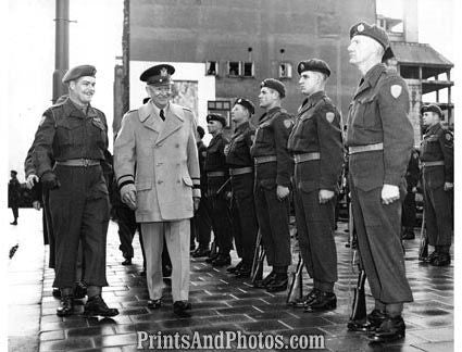 EISENHOWER Inspects Troops WWII  2209