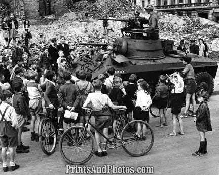 WW II US ARMY Children Surround Tank 2358