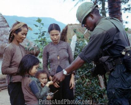 Vietnam Soldier & Vietnamese Kids  2481