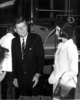 John F Kennedy & Jackie  2776