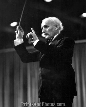 Conductor Arturo Toscannini  3335