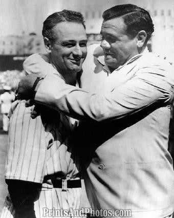 YANKEES Ruth & Gehrig Hugging  3401