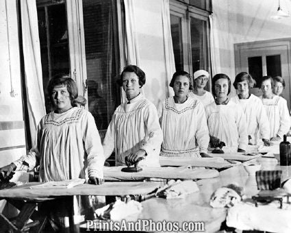 WWII Women Ironing  3572