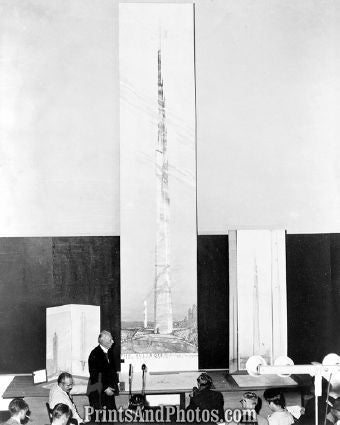 Architect Frank Lloyd Wright  5481
