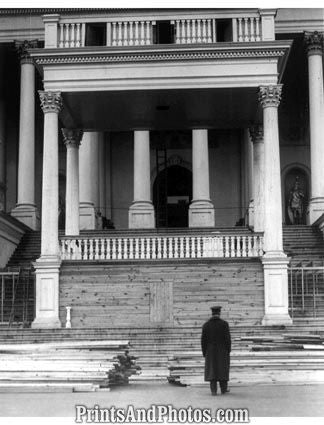 President Harding on Porch  5519