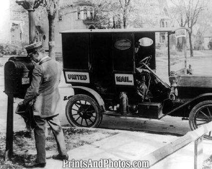 Mailman Emptying Mailbox  5581