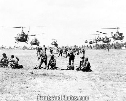 US Helicopters in Vietnam  5725